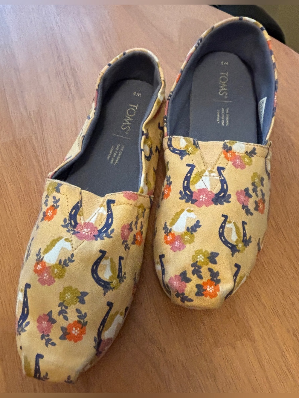 TOMS Alpargata Apricot Slip-On Shoes with Horseshoe Print ~ Women’s 9 ~